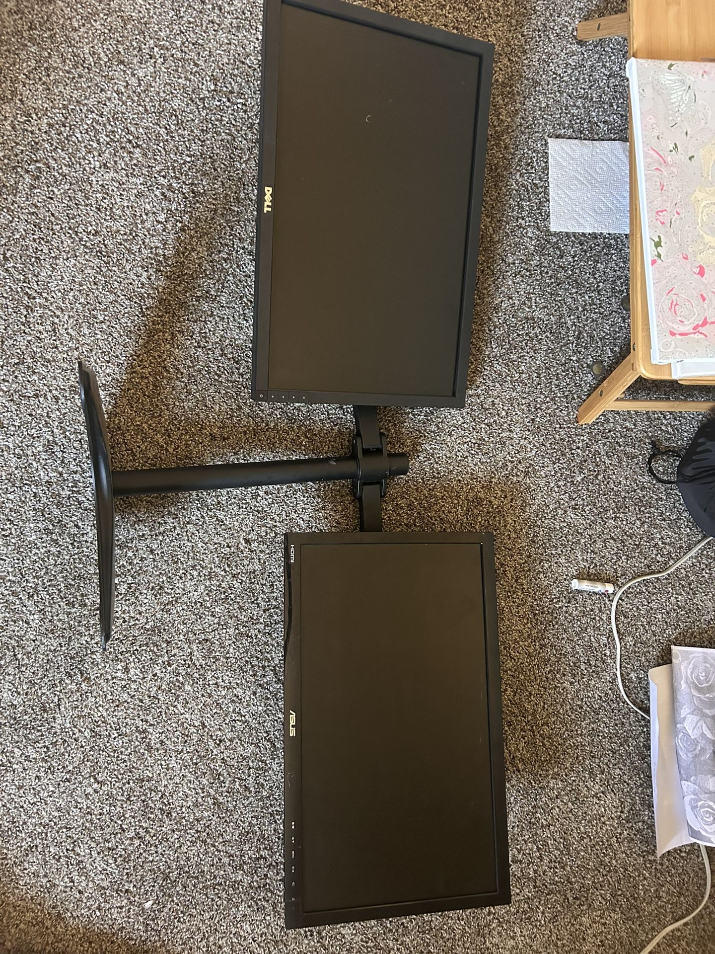 Dual 20 Inch Monitors With Stand