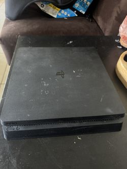 Ps4 and 2 controllers 