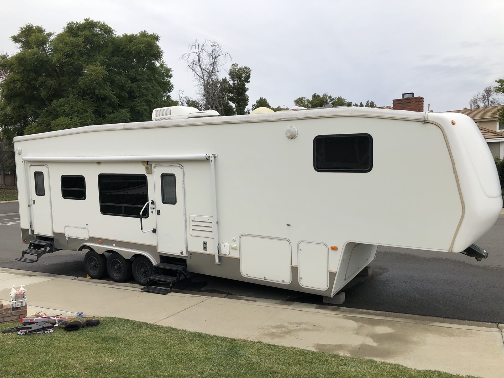 2005 Keystone Raptor Toyhauler RV 5th wheel trailer