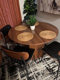 Dining Room Table & 4 Chairs