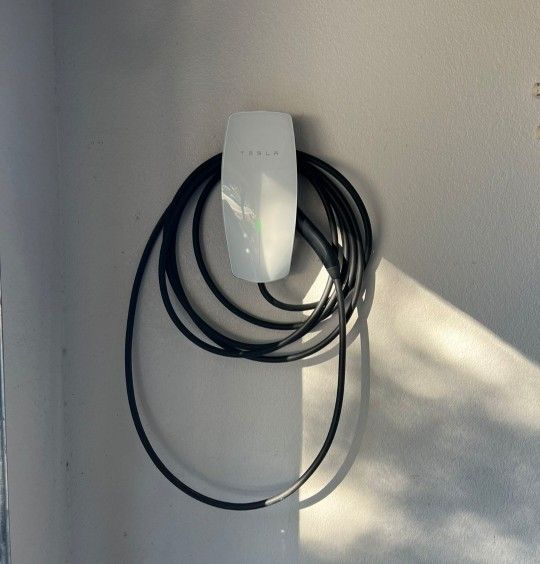 Tesla Wall Charger (Connector)