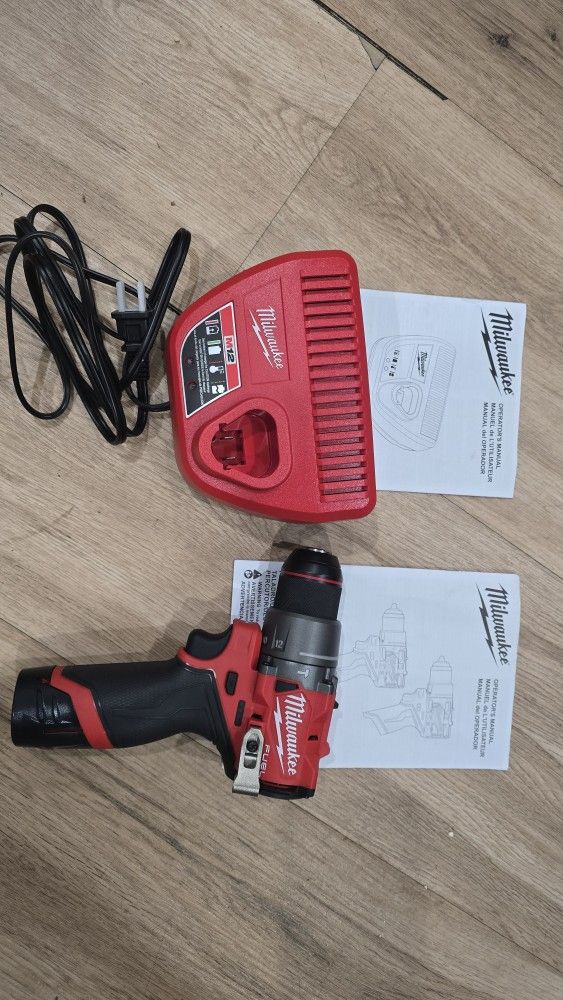 Milwaukee Fuel M12 Hammer Drill Kit