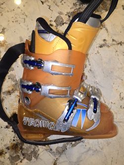 kids Ski Boots.  Size 200-205