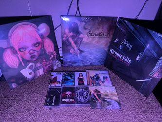 Cassette CDs n vinyls