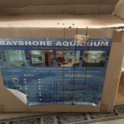 Very nice And Brand New In the Box Hanging Aquarium 2.1 Gallons  