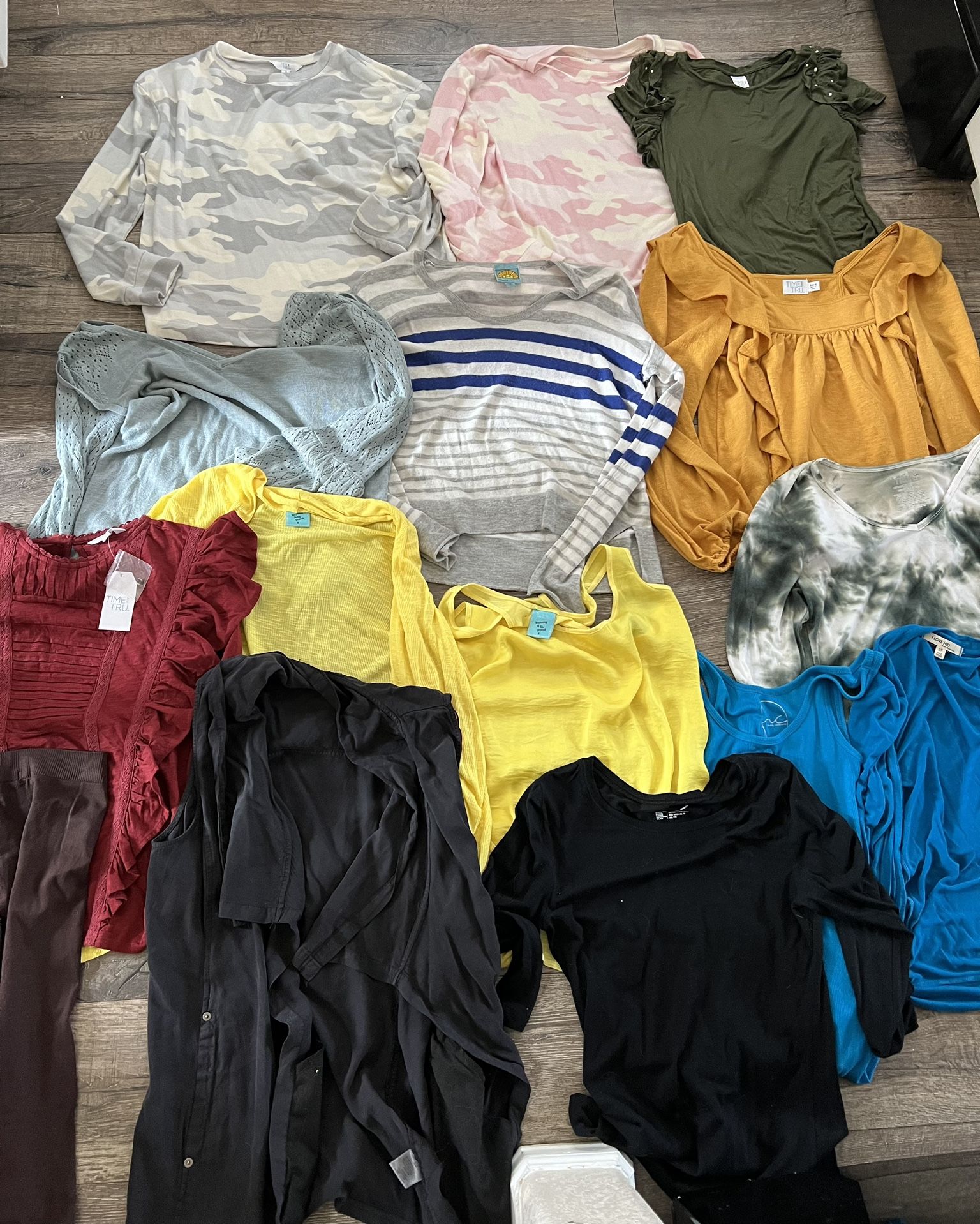 Women’s Size Small Tops 