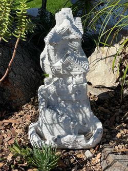 White Castle Garden Statue – Outdoor Decor