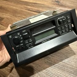 Volvo CR-915 Factory Radio