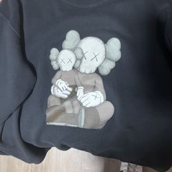 Kaws Sweatshirt (Dm me for more pictures) (cash only)