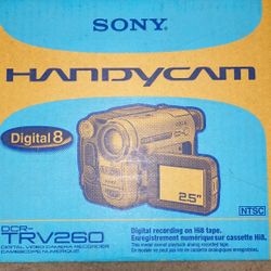 Sony  DCR-TVR260 8MM Handycam camcorder 
