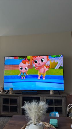 80 inch tv. Smart tv