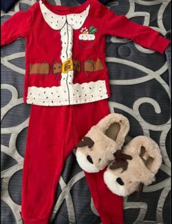 Baby holiday pajama set and slippers NWOT 12-18m