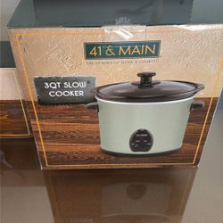 41 & MAINE 3 QUART SLOW COOKER BRAND NEW IN A BOX