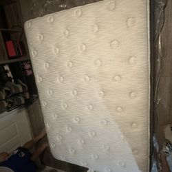 Simmons Full Mattress+Box Spring- Open Box Like New $175 Or Better Offer