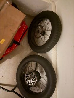 Back and front wheels for macfox x1s (back with moter)