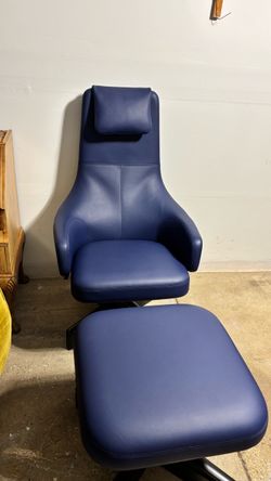 Vitra repos  lounge chair with ottoman