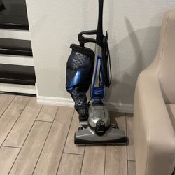 Kirby Avalir2 Vacuum With shampoo attachment