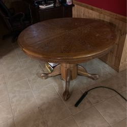 Solid  Oak  Pedestal  Table 