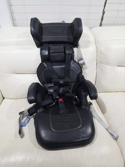 IMMI GO Portable Forward Facing Booster Car Seat.