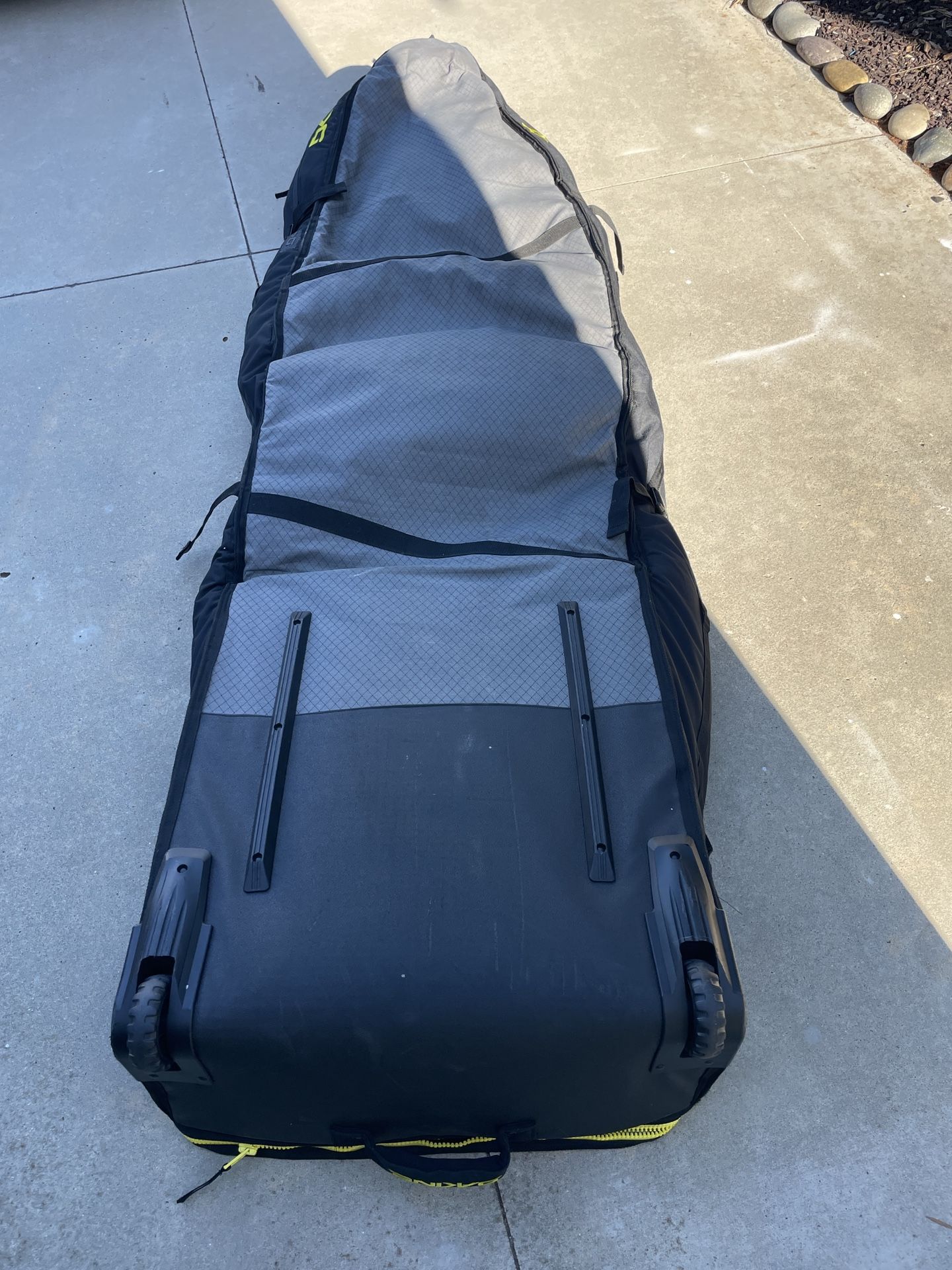 Like New Da Kine World Travel Bag 7’6”