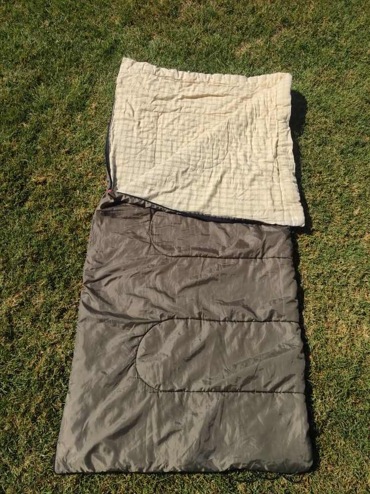 * COLEMAN * DESOTO 25 F RECTANGULAR * SLEEPING BAG *