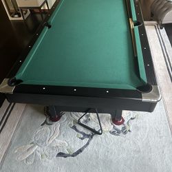 7FT pool table
