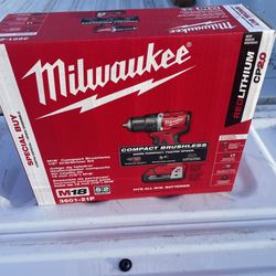 Milwaukee Compact Brushless 1/2ins Drill/Driver Kit
