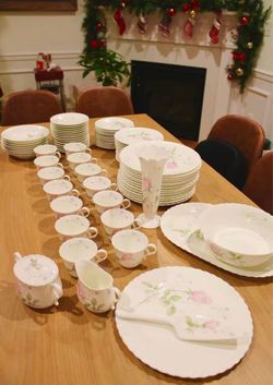 85-Piece Mikasa “April” Dinnerware Collection – Complete Service for 14 + Serving Pieces