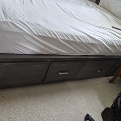 Dresser Bedframe