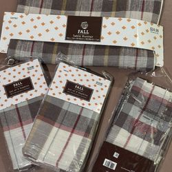 Fall Table Runner with Napkins 