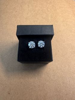 2CT Moissanite Stud Earrings – Bright Sparkle ✨