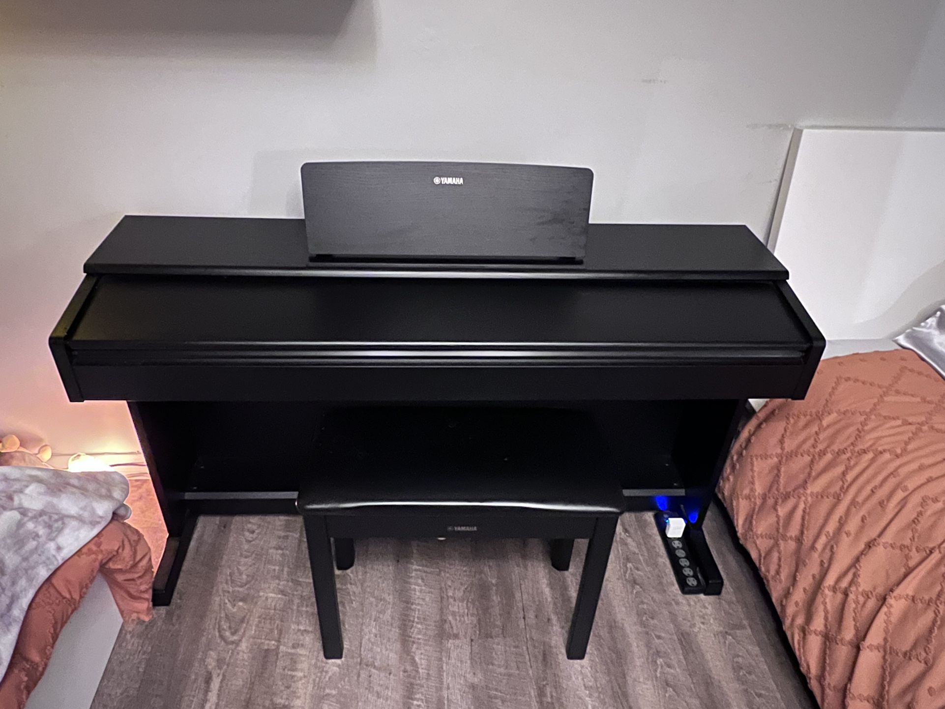 Yamaha Arius YDP-144 Digital Piano (with Bench)