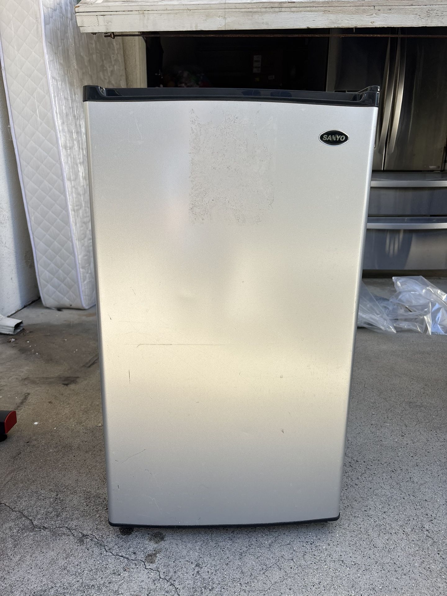 Sanyo Mini Fridge
