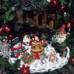 Christmas Baskets(Vintage)