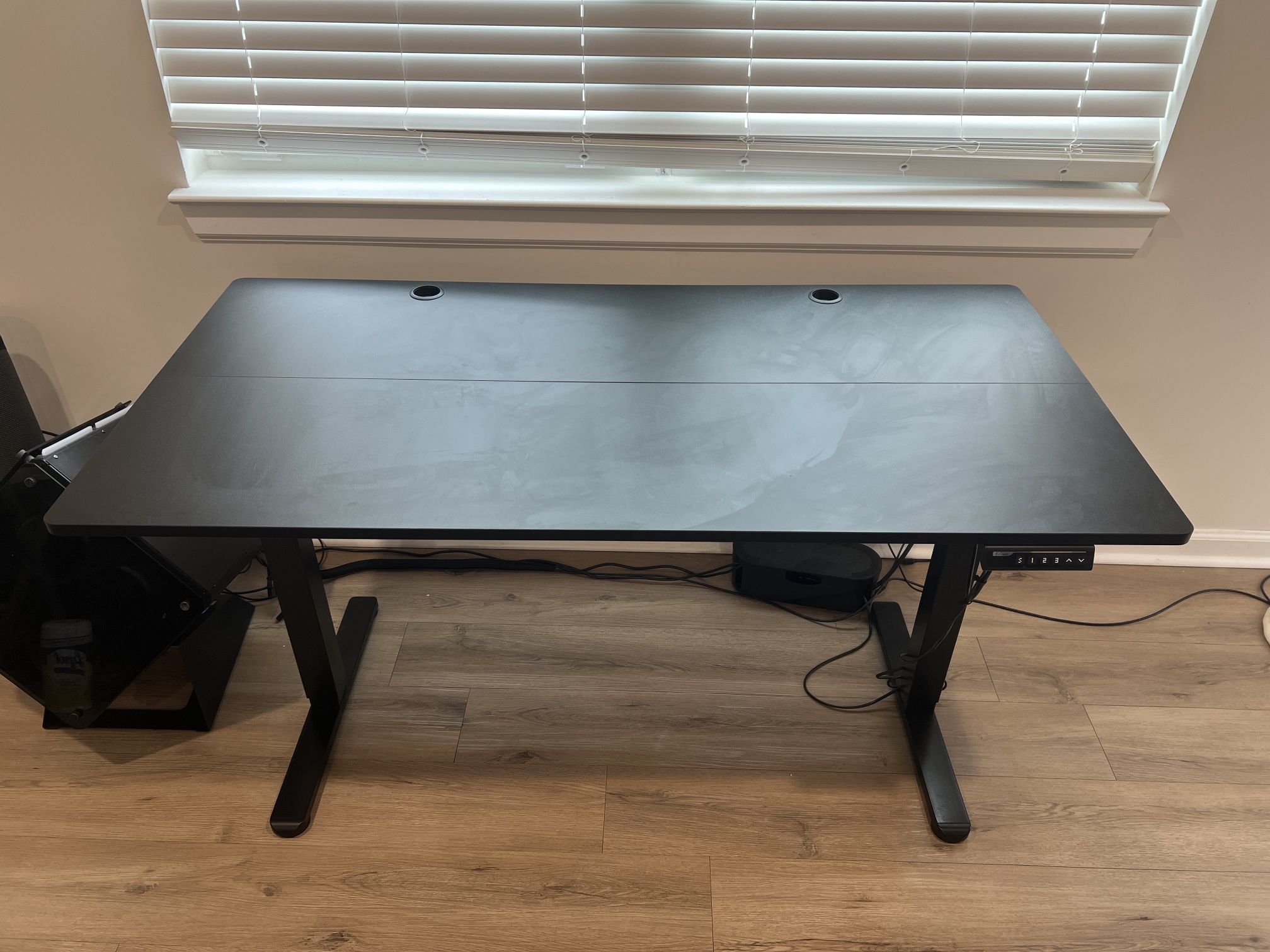 Jakyb Standing & Height Adjustable Desk