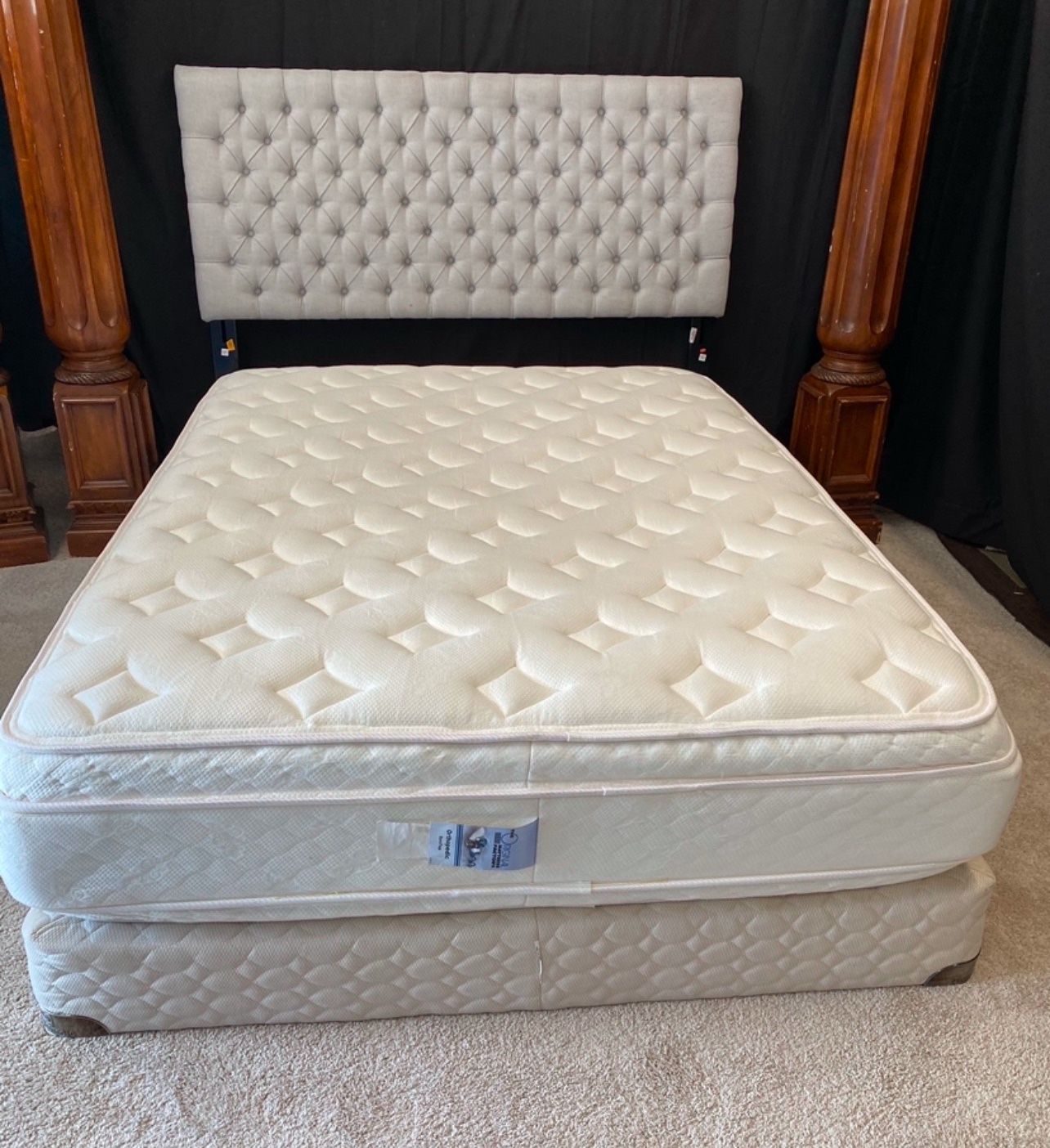 LOVELY 💖KING 💖MATTRESS 💖AND BOX 💖SPRING