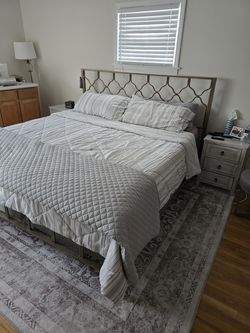 KING SIZE BED MATRESS AND BOX SPRING ONLY $200
