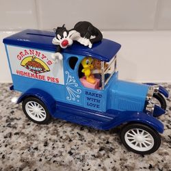 Warner Bros Ertl Tweety Sylvester Granny 1923 Die-Cast Metal Chevy Delivery Truck - COA