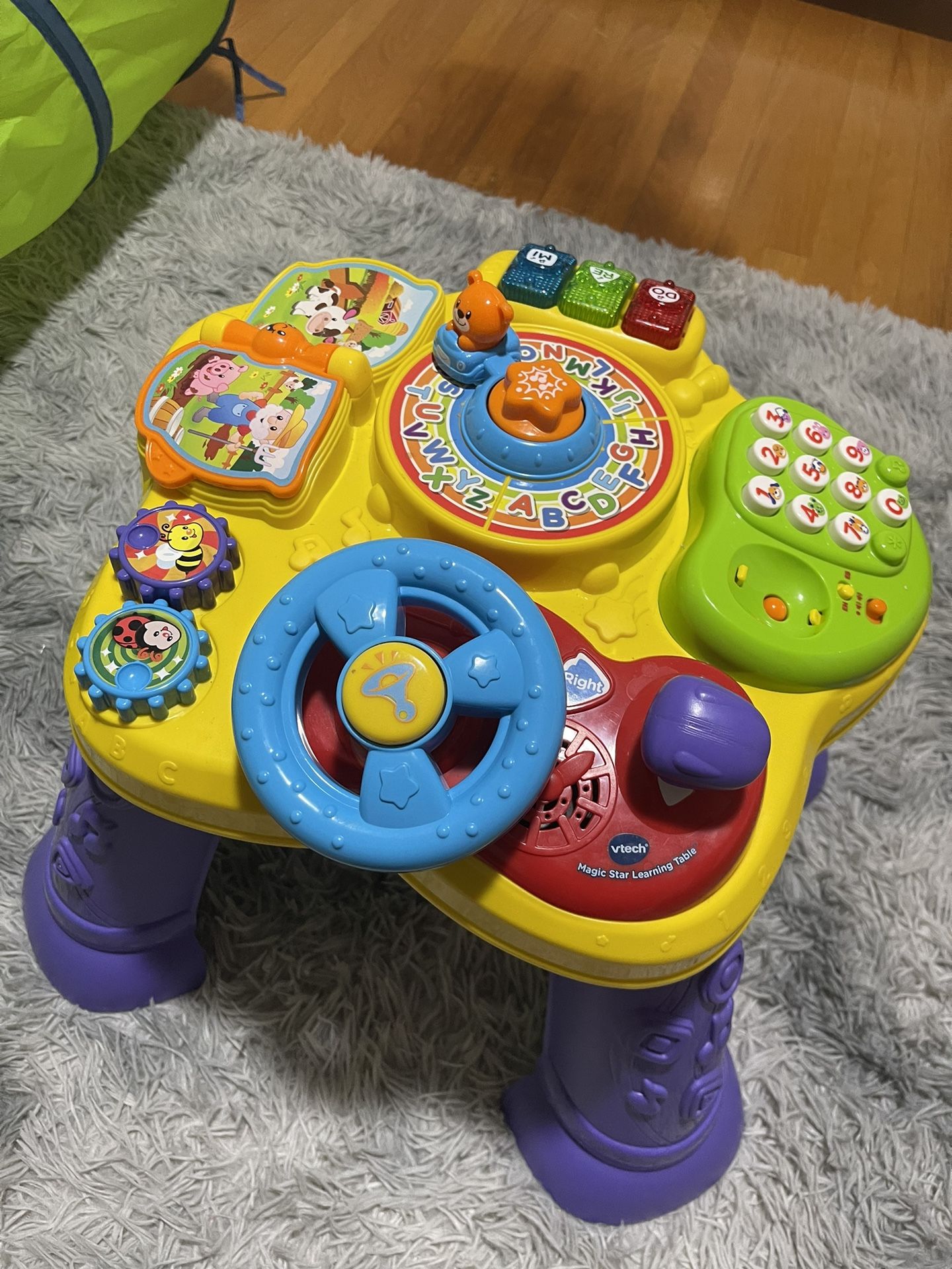 VTech Sit-To-Stand Learn and Discover Table