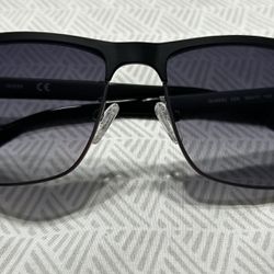 Guess Sunglasses (GU6892 Black)