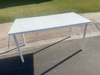 Free white table