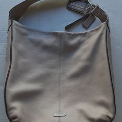 BEIGE COACH AVERY BAG