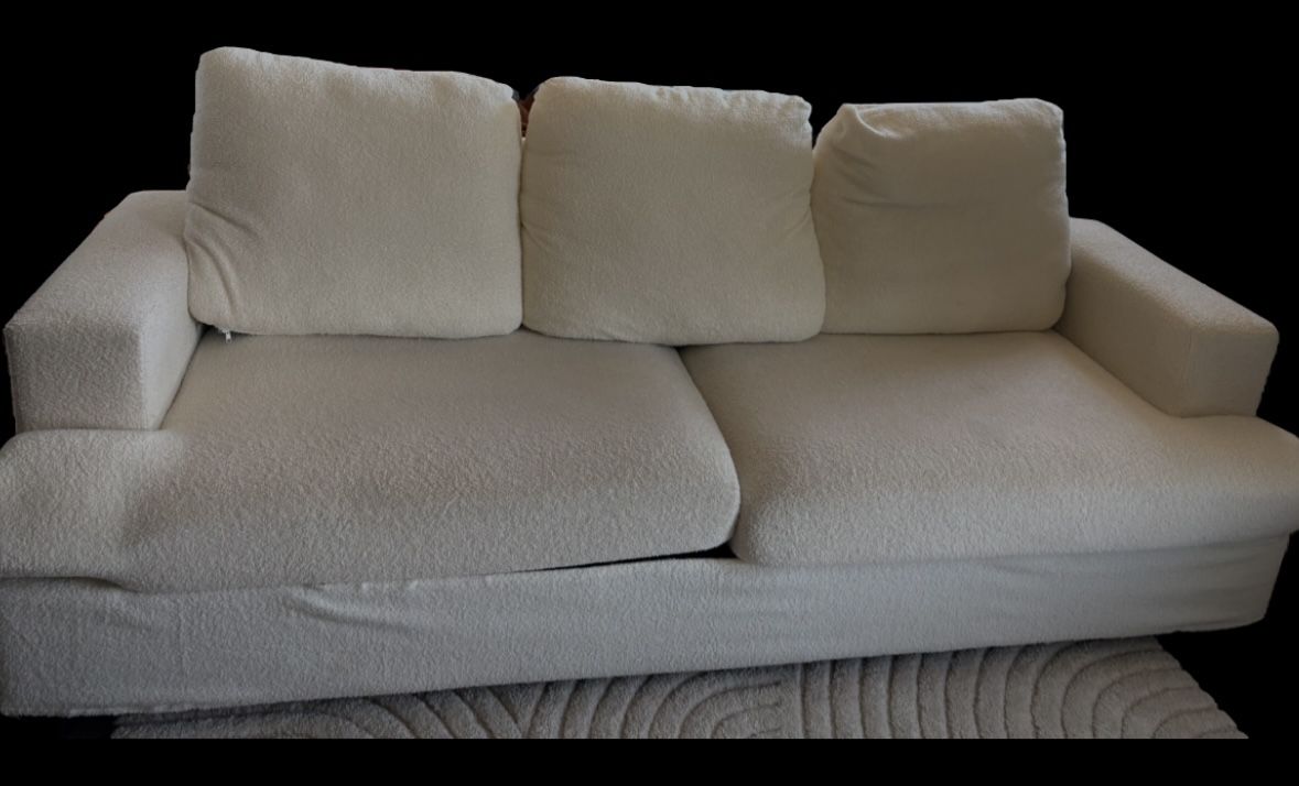 Selling Fluffy Couch For 400. I’m Negotiable On Prices