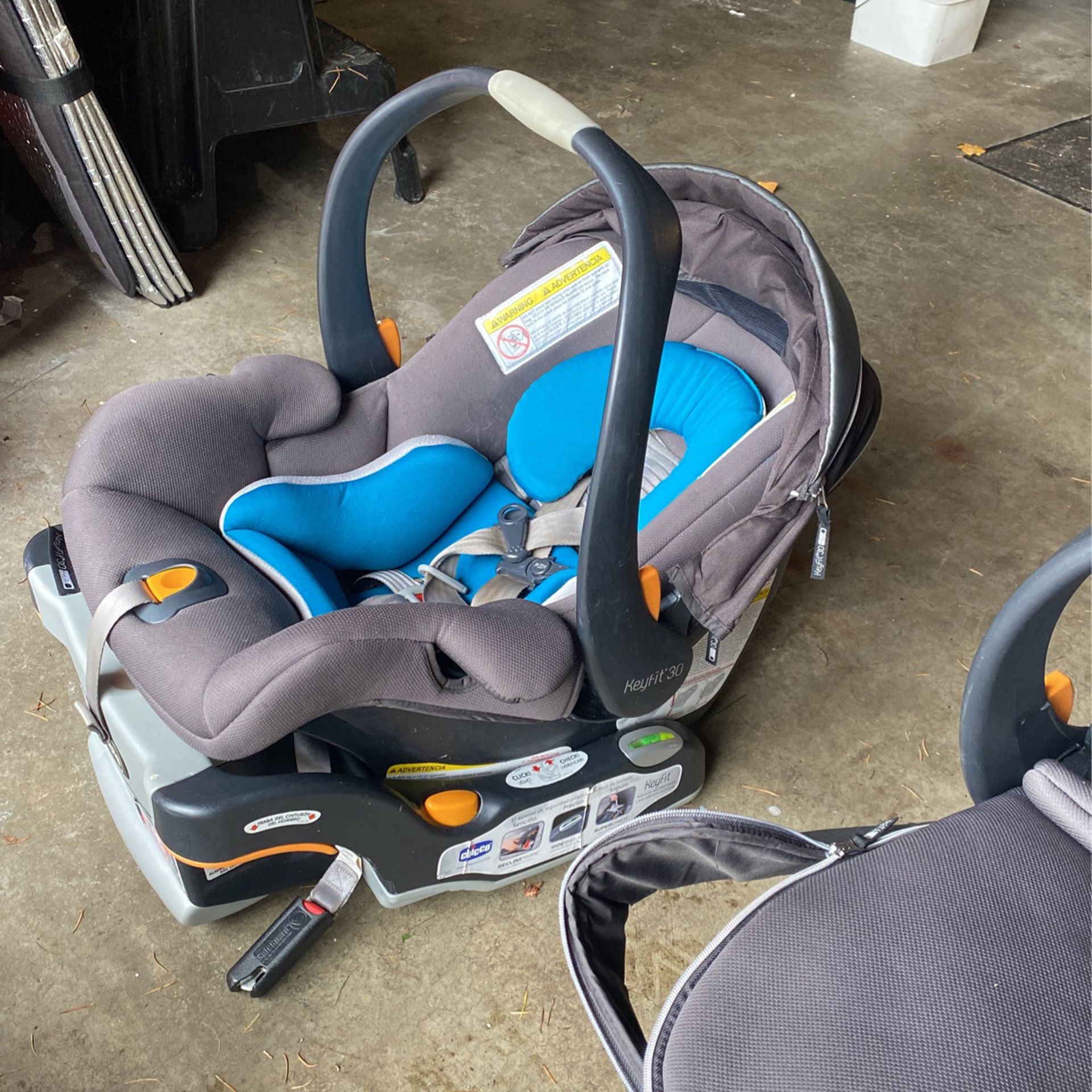 2 Chicco Infant Car Seats / Base And 1 Stroller 
