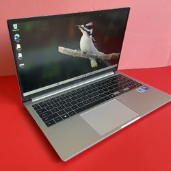 Samsung Galaxy Book 4 (2024 model) 15.6” FHD i7 14th generation 16gb Ram 512GB SSD great laptop 