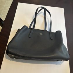 Coach Black Leather Carryall Tote Bag 🖤 Classic & Roomy