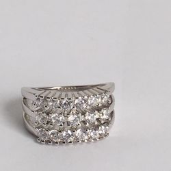 NEW PRETTY WOMEN RING SIZE 8 NEW CONDITION RING FOR WOMEN ✨HIGH QUALITY   