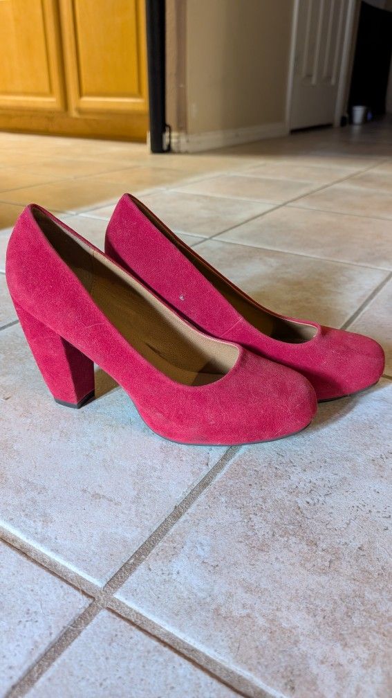 Women's Red Heels 11