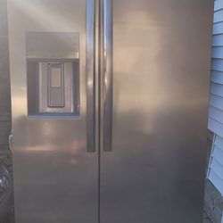 Refrigirade Frigidaire Gallery GRSC2352AF3