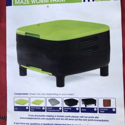 Maze Worm Farm
